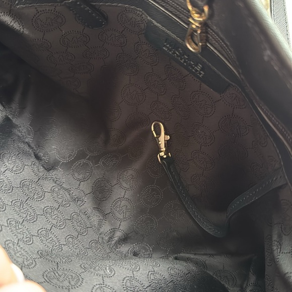 Michael Kors Jet Set Travel Tote - Picture 7 of 8